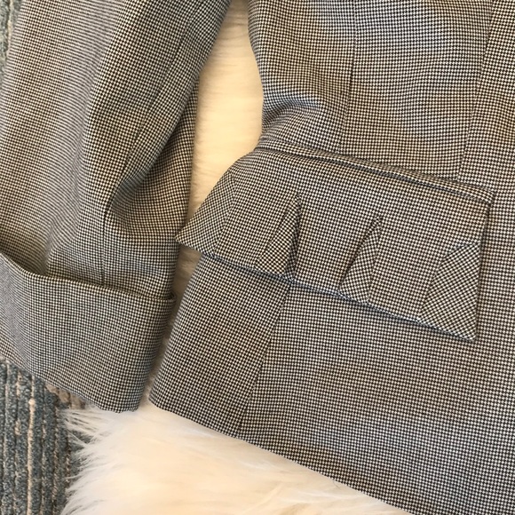 Tahari Blazer - Picture 4 of 6